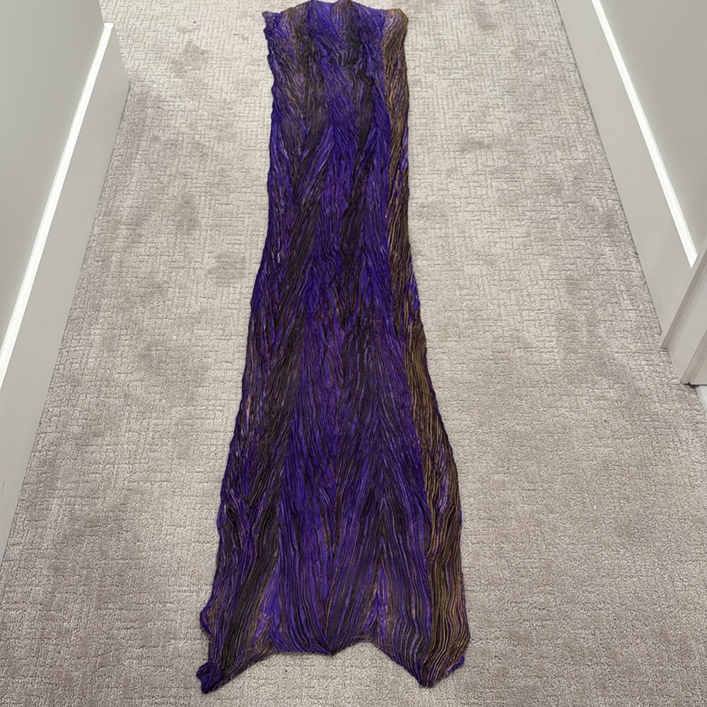 Excellent condition: Crinkle scarf in purple-orange